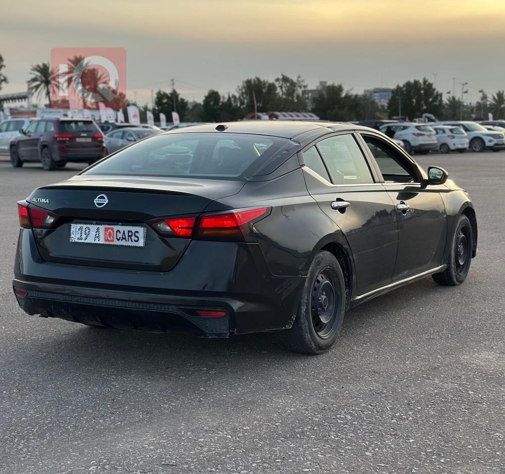 نيسان ألتيما